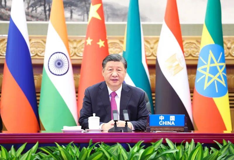 11月21日晚，習近平主席出席金磚國家領導人巴以問題特別視頻峰會并發(fā)表題為《推動?；鹬箲?zhàn) 實現(xiàn)持久和平安全》的重要講話。