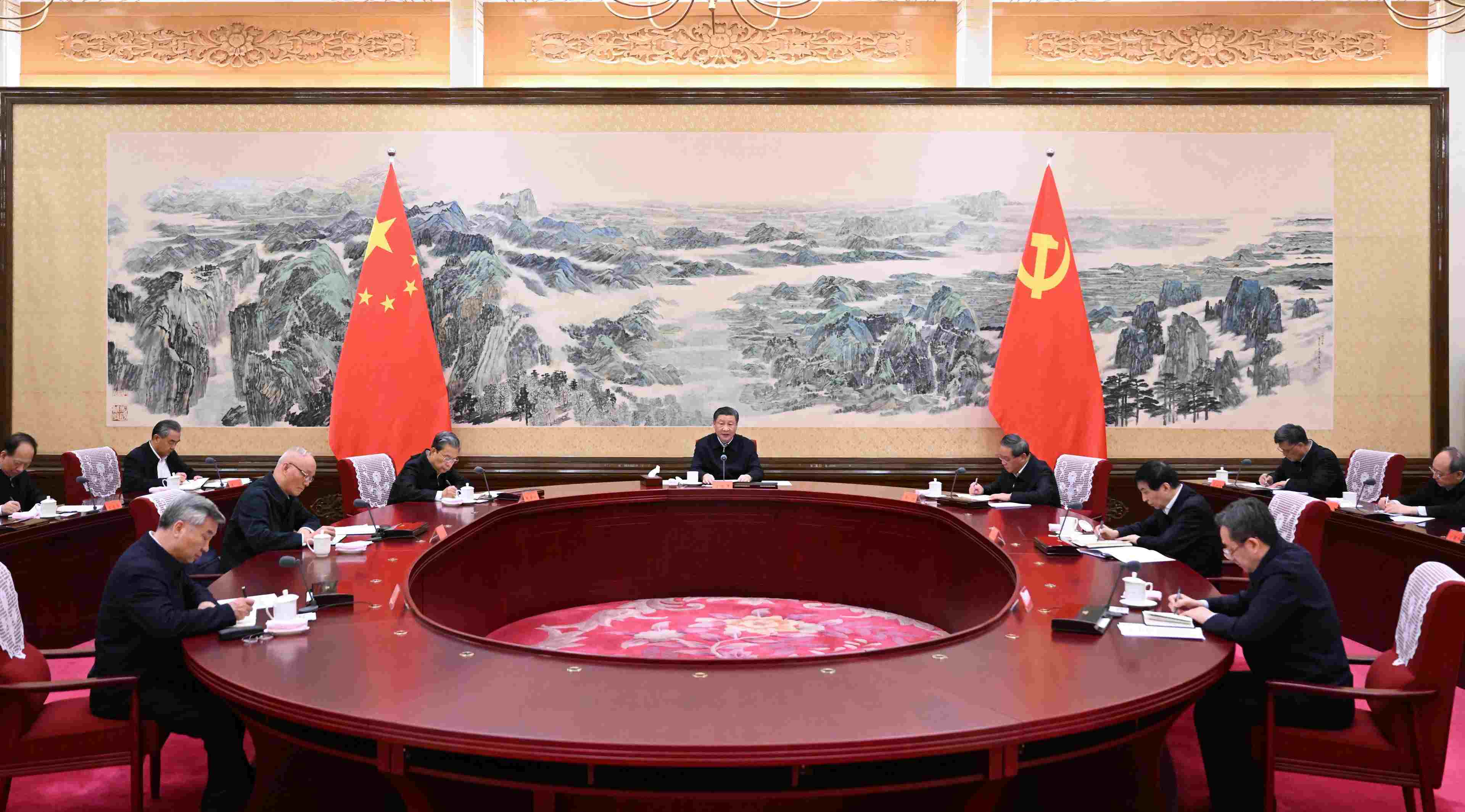 2023年12月21日至22日，中共中央政治局召開學習貫徹習近平新時代中國特色社會主義思想主題教育專題民主生活會，中共中央總書記習近平主持會議并發(fā)表重要講話。