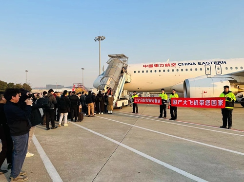 2024春運第一天，東航4架C919大飛機全部投入商業(yè)運營。東航供圖