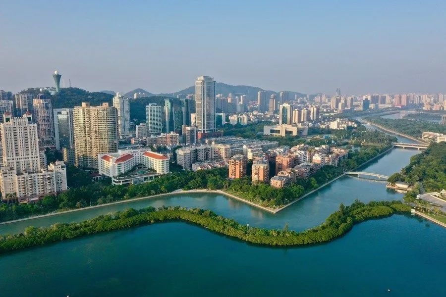 筼筜湖周邊城市景觀。新華社記者 姜克紅 攝