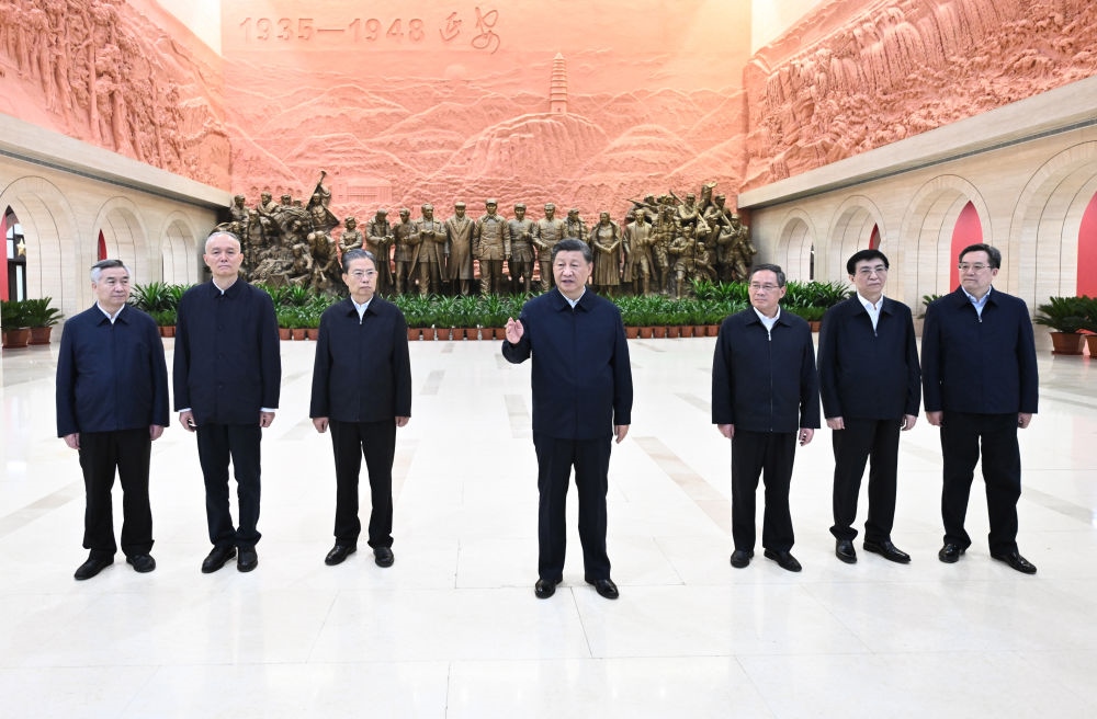 2022年10月27日，習近平在延安革命紀念館參觀《偉大歷程——中共中央在延安十三年歷史陳列》結束時發(fā)表重要講話。新華社記者 燕雁 攝