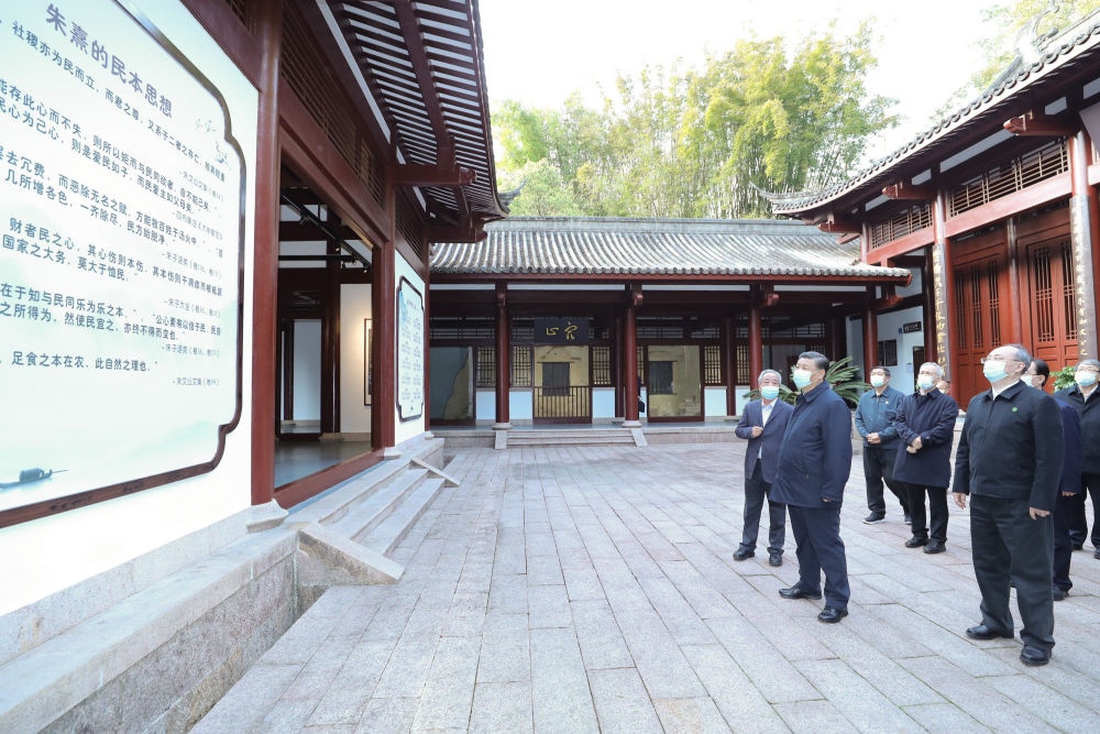 2021年3月22日，習近平在福建省南平武夷山朱熹園，了解朱熹生平及理學研究等情況。新華社記者 鞠鵬 攝