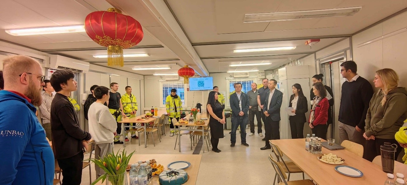 中國(guó)駐瑞典大使崔愛民走訪中鐵隧道局集團(tuán)瑞典工程公司。中國(guó)駐瑞典大使館供圖