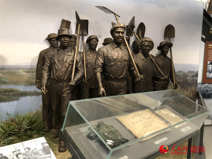 紀(jì)念園中展覽的筑路場(chǎng)景 。人民網(wǎng)記者 黃培昭攝