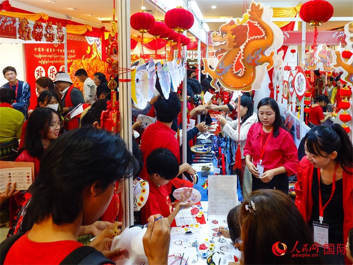 活動(dòng)現(xiàn)場(chǎng)氣氛熱烈。人民網(wǎng)記者 謝佳君攝