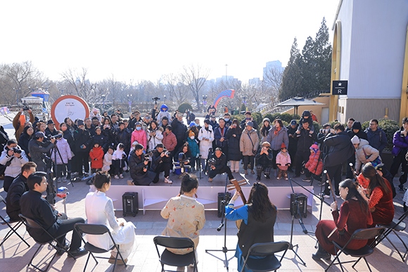 中國音樂學(xué)院“國樂快閃”演出。學(xué)校供圖