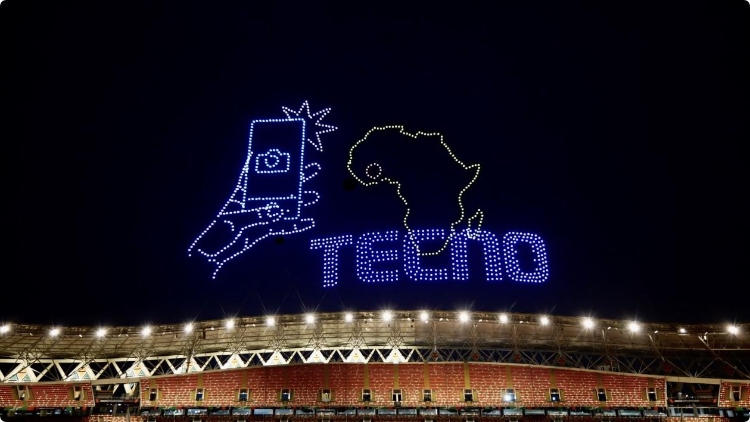 TECNO利用無人機在第34屆非洲杯足球賽場進行空中表演。傳音公司供圖