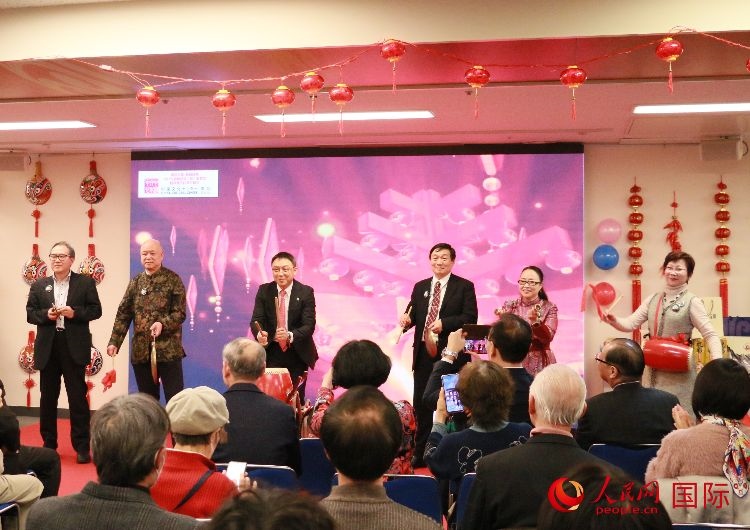 打擊樂合奏《春節(jié)序曲》。人民網(wǎng) 許可攝