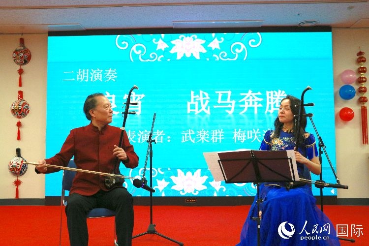 二胡合奏。人民網(wǎng) 許可攝