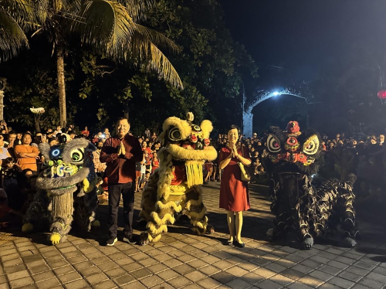 舞獅表演。巴陵康孔子學(xué)院供圖