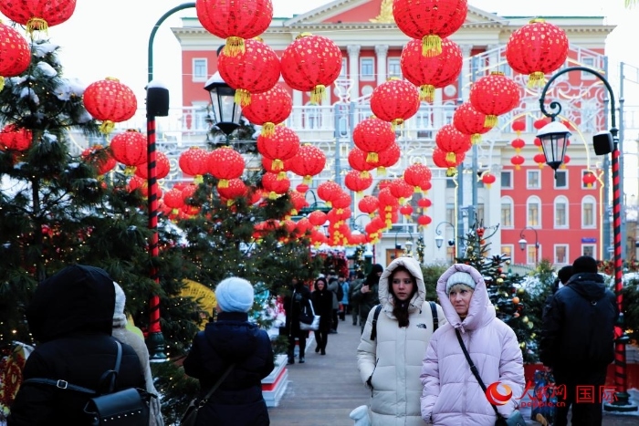 俄羅斯民眾在活動現(xiàn)場參觀游玩。人民網(wǎng)記者 隋鑫攝