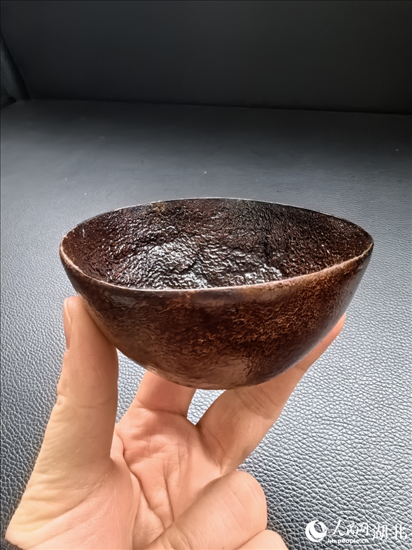 用橘子皮制成的碗。人民網(wǎng)記者 周雯攝