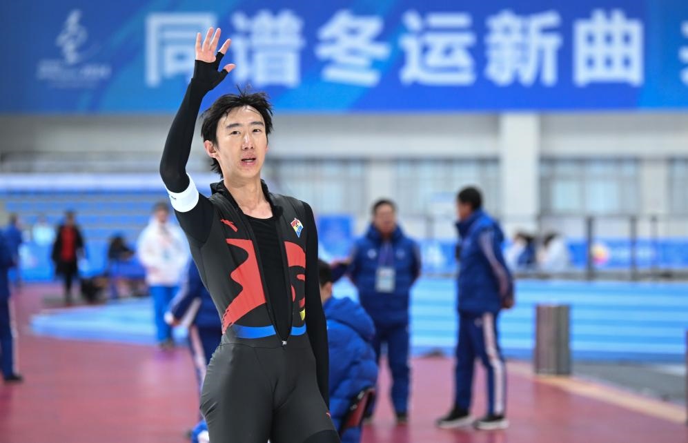 遼寧隊選手吳宇在第十四屆全國冬季運動會速度滑冰男子10000米A組決賽中奪冠，并打破由他本人保持的全國紀(jì)錄（2024年1月14日攝）。新華社記者 連振 攝