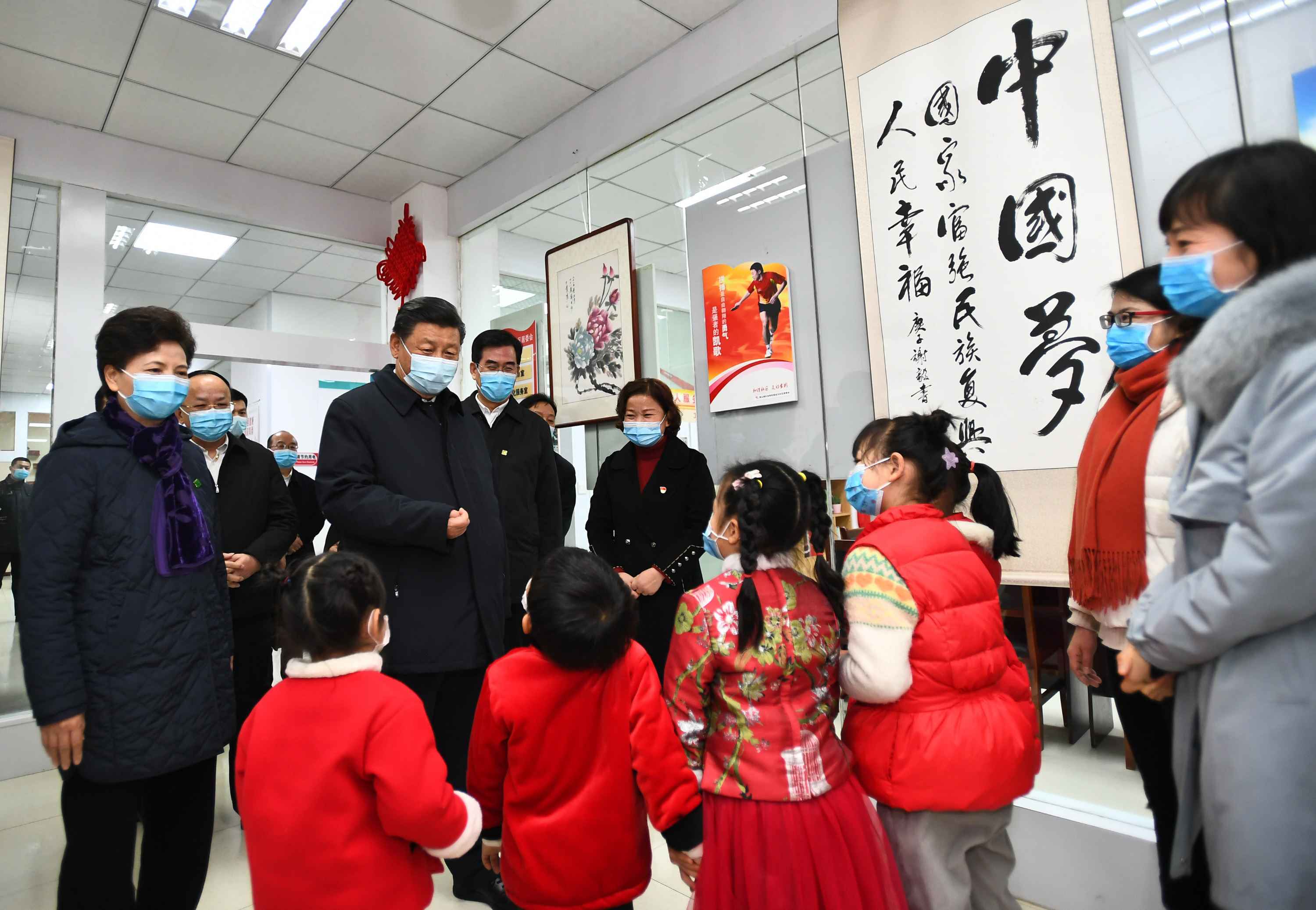 △ 2021年2月4日下午，習(xí)近平在貴陽市觀山湖區(qū)金陽街道金元社區(qū)，看望慰問社區(qū)居民。