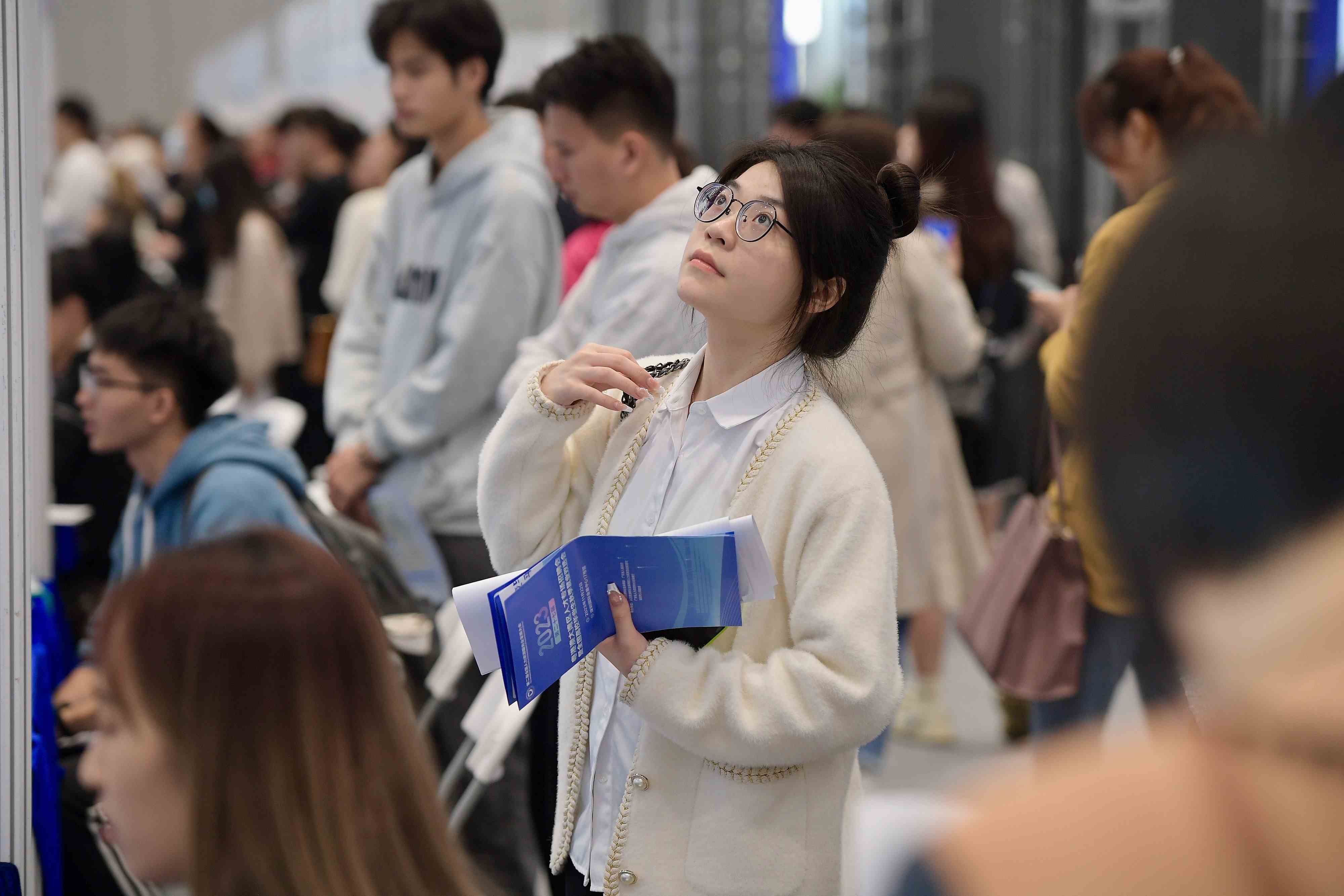  2023年11月22日，2023年粵港澳大灣區(qū)人才專場招聘會(huì)暨第27屆全國高校畢業(yè)生秋季就業(yè)雙選會(huì)在深圳國際會(huì)展中心舉辦。