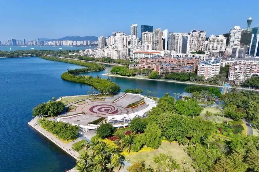 △1月24日，廈門筼筜湖白鷺洲公園及周邊城市景觀。