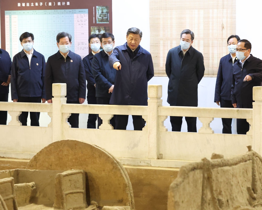 2022年10月28日下午，習(xí)近平在安陽市殷墟遺址考察。新華社記者 丁林 攝