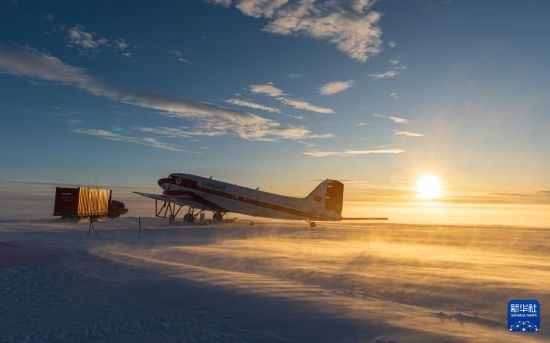 2月5日，“雪鷹601”?？吭谀蠘O中山冰雪機場。新華社發(fā)（裴文悅攝）
