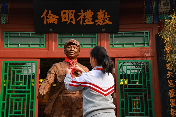 “追尋雷鋒足跡 弘揚志愿精神”學雷鋒主題教育活動。學校供圖