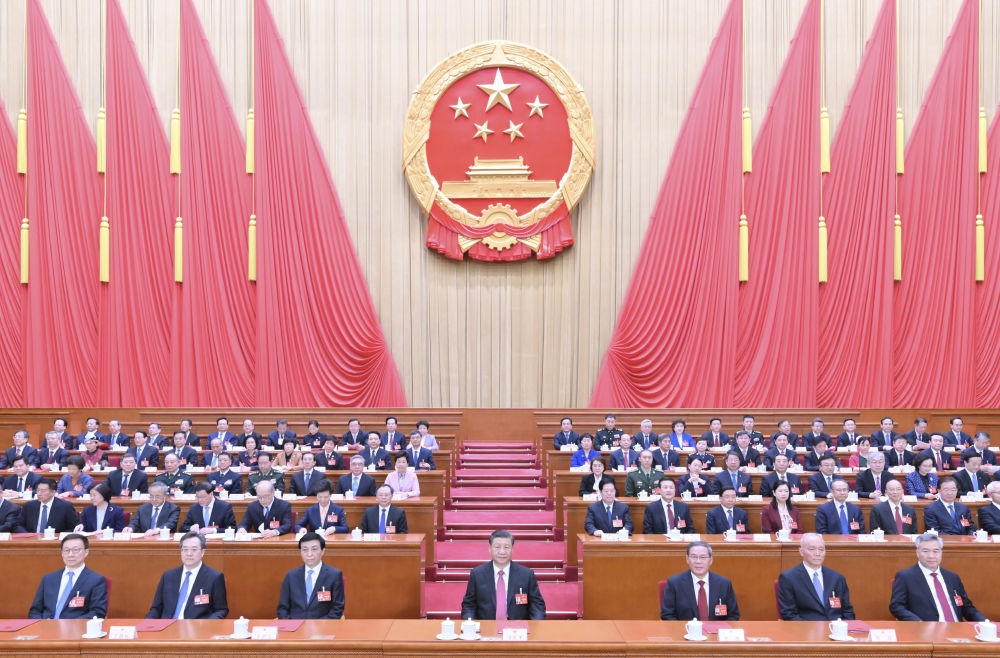 3月11日，第十四屆全國(guó)人民代表大會(huì)第二次會(huì)議在北京人民大會(huì)堂閉幕。黨和國(guó)家領(lǐng)導(dǎo)人習(xí)近平、李強(qiáng)、王滬寧、蔡奇、丁薛祥、李希、韓正等在主席臺(tái)就座。趙樂(lè)際主持閉幕會(huì)。