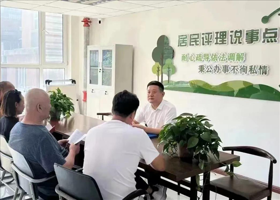 村（居）民評理說事點(diǎn)調(diào)解矛盾糾紛。遼寧省司法廳供圖