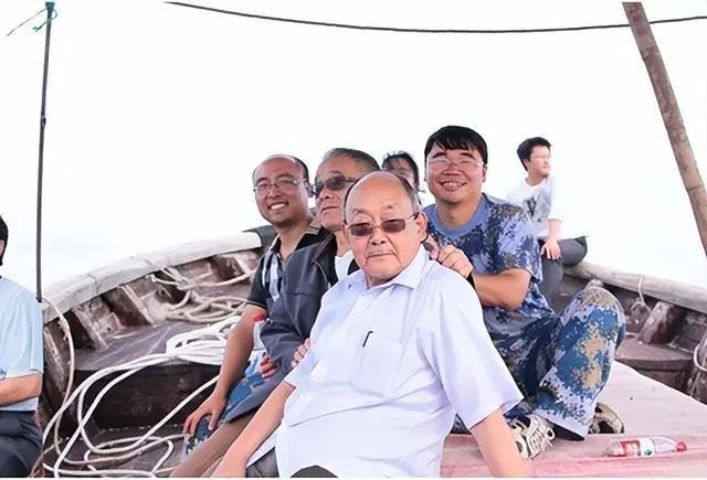 楊士莪院士參加海試。哈爾濱工程大學供圖