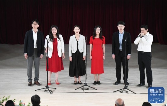 3月21日，國家開發(fā)銀行阿卡貝拉合唱團(tuán)在音樂會上演出。新華社記者 任超 攝