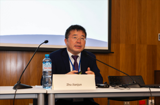 上海外國語大學國際文化交流學院副院長朱建軍做專題講座。（秘魯天主教大學孔子學院供圖）