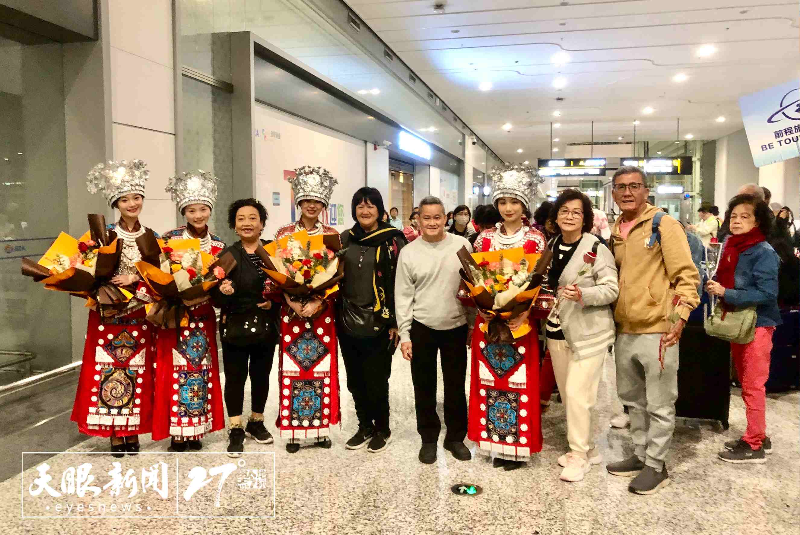 首個(gè)來黔旅游馬來西亞包機(jī)團(tuán)抵達(dá)。（圖/劉立超）
