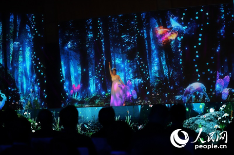 原創(chuàng)舞蹈《萬物有靈》。人民網(wǎng)記者 李發(fā)興攝