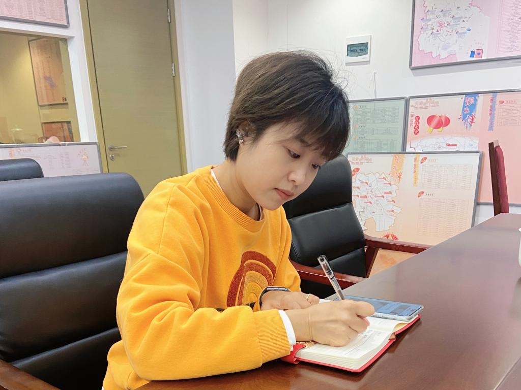 武麗潔在工作中。新華社發(fā)