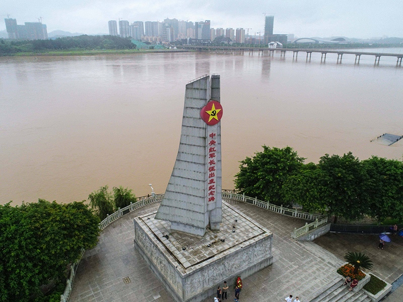 這是位于江西省于都縣的中央紅軍長征出發(fā)紀念碑。