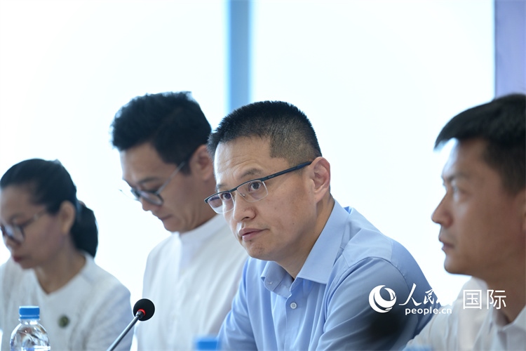 緬甸中國企業(yè)商會會長、工商銀行仰光分行行長劉銘介紹有關(guān)情況-人民網(wǎng)記者謝佳君攝