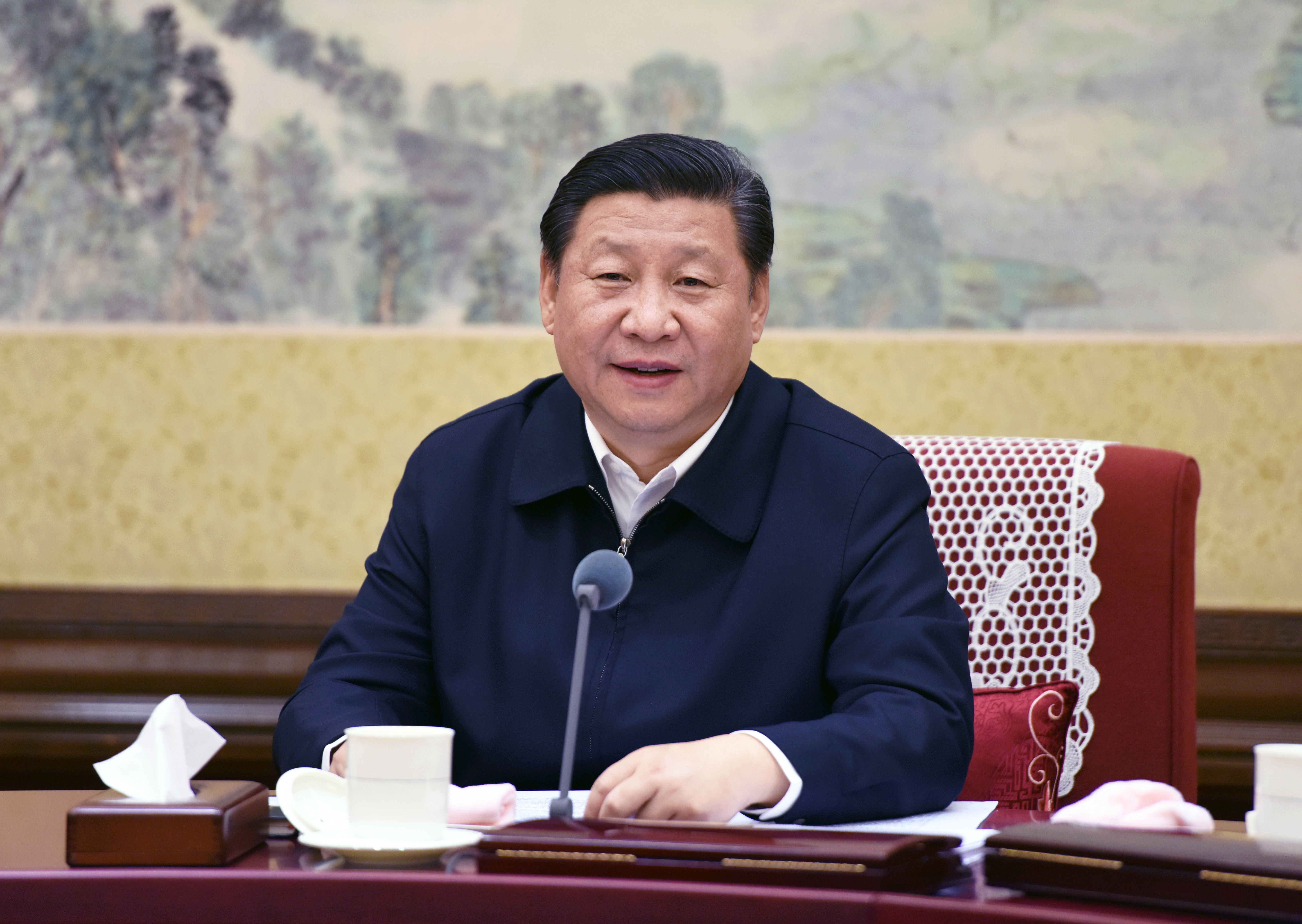 △ 2015年12月28日至29日，中共中央政治局召開專題民主生活會(huì)，對(duì)照檢查踐行“三嚴(yán)三實(shí)”情況，討論研究加強(qiáng)黨風(fēng)廉政建設(shè)措施。習(xí)近平總書記主持會(huì)議并發(fā)表重要講話。