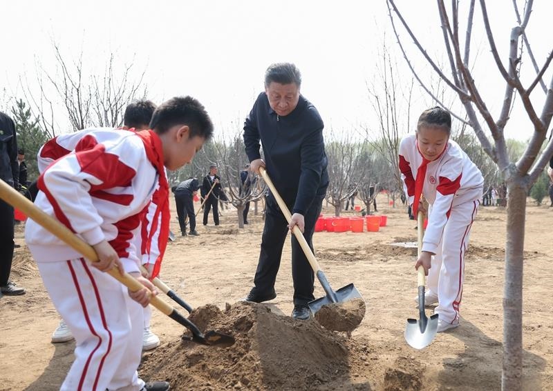 △2024年4月3日，習近平總書記來到北京市通州區(qū)潞城鎮(zhèn)參加首都義務植樹活動。