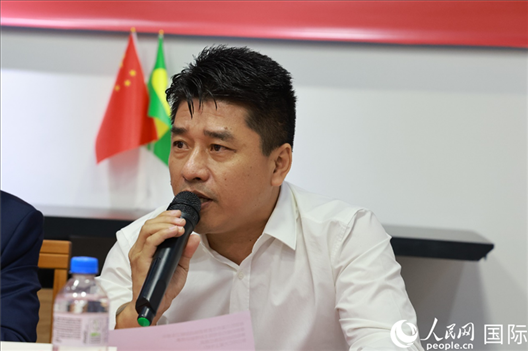 巴西中國浙江商會會長鄭俠茂在座談會上致辭。人民網(wǎng)記者 陳海琪攝