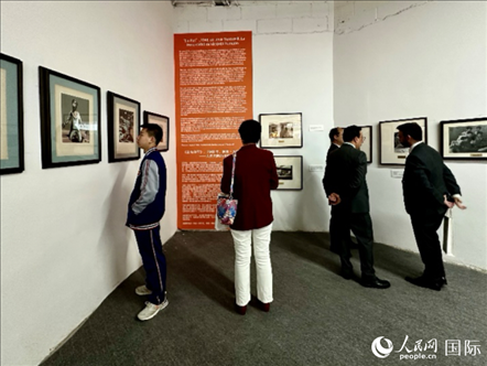 “與中國結(jié)緣：智利畫家何塞·萬徒勒里誕辰100周年”展覽在京舉行。人民網(wǎng)記者 周雨攝