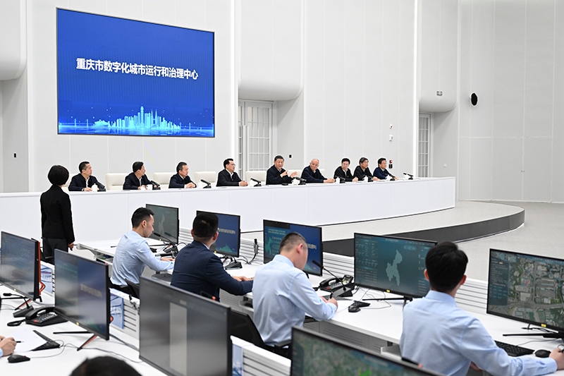 4月23日，習(xí)近平總書記在重慶市數(shù)字化城市運(yùn)行和治理中心考察。
