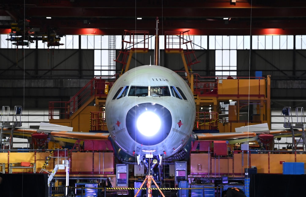 2022年11月9日，在空客天津總裝線，其首架空客A321飛機(jī)上線開(kāi)始總裝。新華社記者 趙子碩 攝