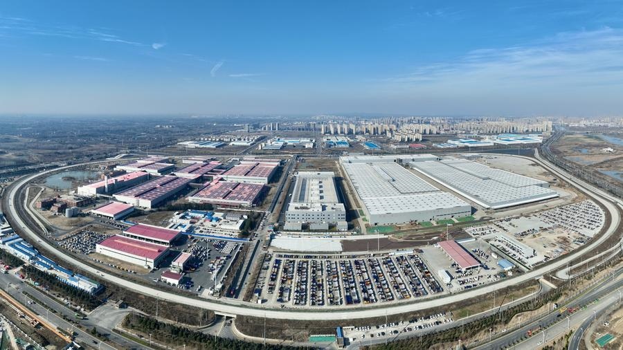 安徽省肥西縣在建的新能源汽車產業(yè)園（2024年1月24日攝，無人機照片）。新華社發(fā)（陳家樂 攝）