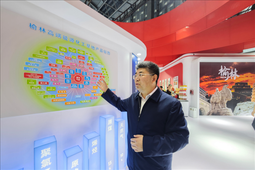 榆林市發(fā)展改革委黨組書記、主任崔淵推介當(dāng)?shù)仄放?。人民網(wǎng)記者 許維娜攝