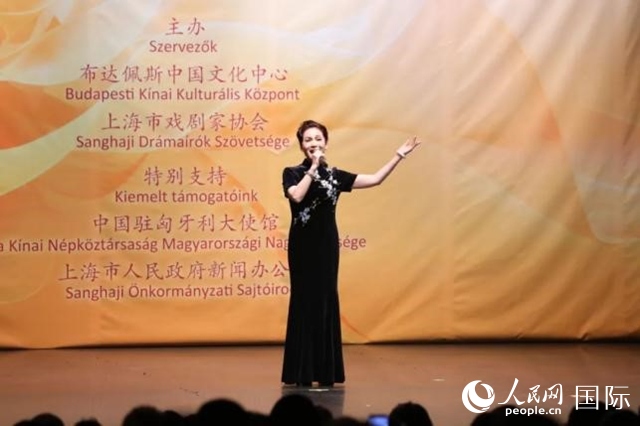 “玉蘭花開·魅力上?！弊哌M(jìn)布達(dá)佩斯。葉辰亮攝