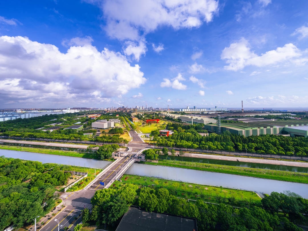 位于長(zhǎng)江口的上海寶鋼廠區(qū)，有生態(tài)花園工廠的美譽(yù)。劉繼鳴攝