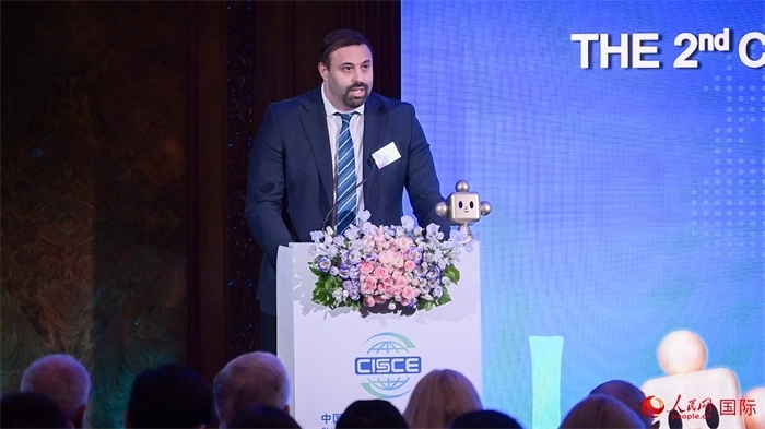 英國(guó)48家集團(tuán)俱樂(lè)部主席杰克·佩里致辭。人民網(wǎng) 郭錦標(biāo)攝