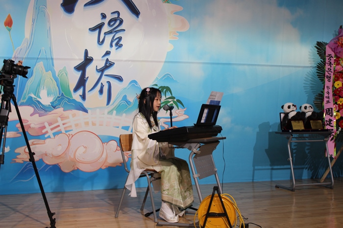 參賽選手在比賽中進行中華才藝展示。