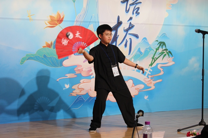 參賽選手在比賽中進行中華才藝展示。
