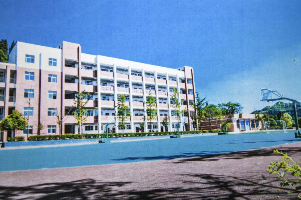 建成之初的之江小學(xué)教學(xué)樓（資料照片翻拍）。