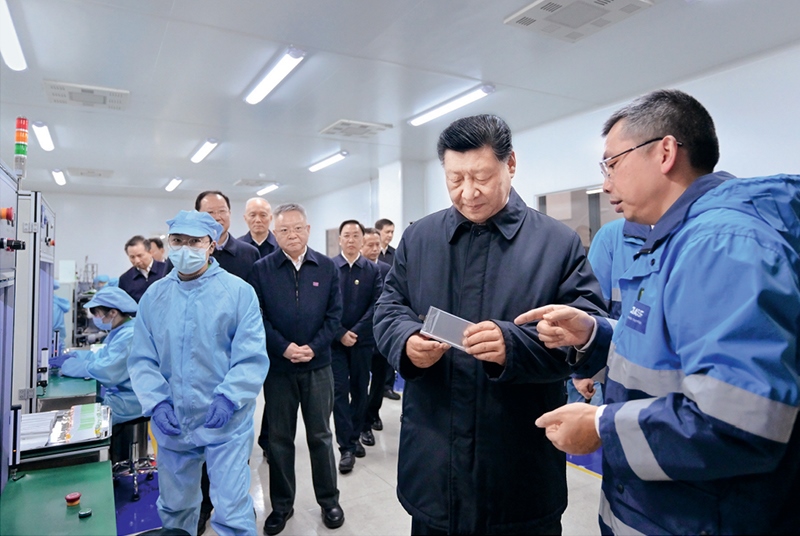 2024年3月18日至21日，中共中央總書記、國家主席、中央軍委主席習近平在湖南考察。這是18日下午，習近平在中德合資企業(yè)巴斯夫杉杉電池材料有限公司考察。 新華社記者 謝環(huán)馳/攝