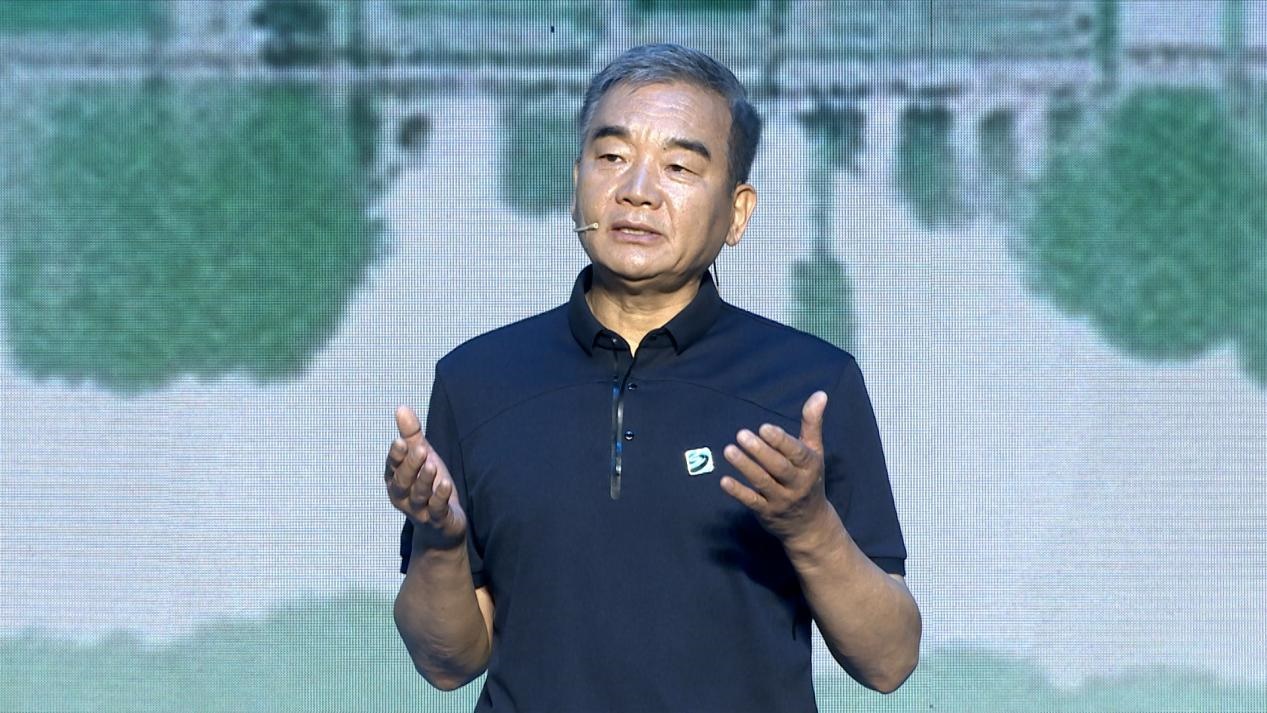 中國博物館協(xié)會理事長劉曙光現(xiàn)場講述。