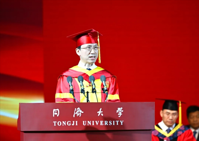 同濟(jì)大學(xué)校長(zhǎng)、中國工程院院士鄭慶華